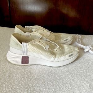 Nike Reposto 72. White and Plum.